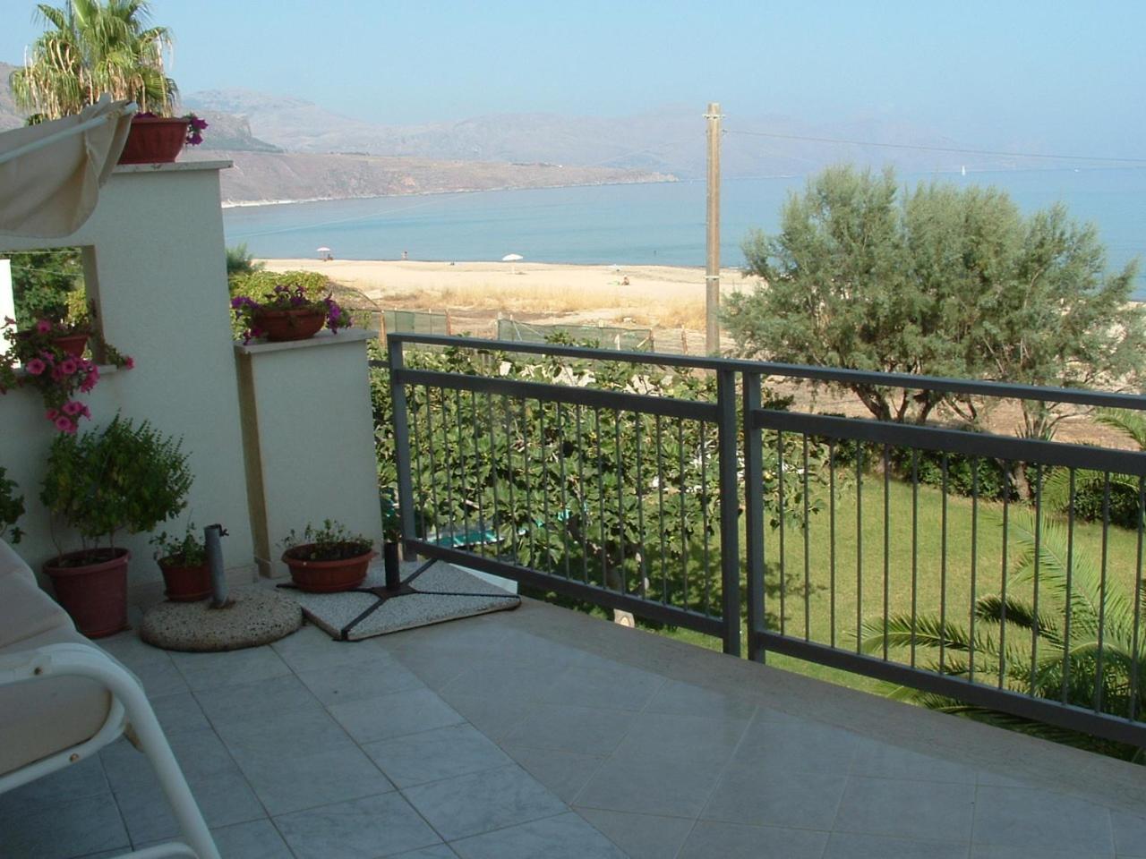 Casa Vacanze Ibiscus Alcamo Marina Exterior photo